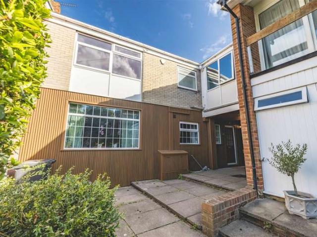 3 Bedroom Maisonette Flat