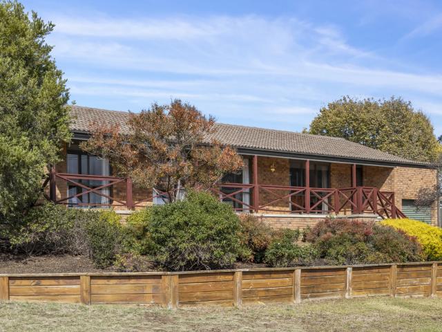 house 22 Muir Place, Queanbeyan