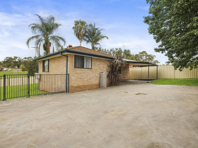 house 27 Woodcourt Street, Ambarvale