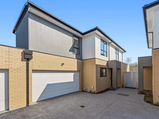 house 2/44 Nockolds Crescent, Noble Park