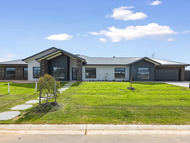 house 25 The Range Boulevard, Moama