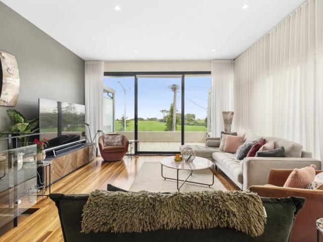 house 2/65 Marine Parade, Elwood