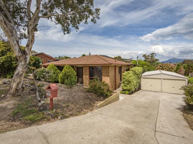 house 26 Girdlestone Circuit, Calwell