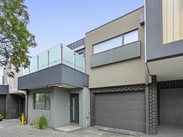 house 2/70 Jensen Road, Preston