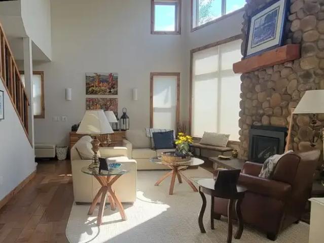 House 2 Bedroom For Rent Cochrane AB 2000 ES105234976