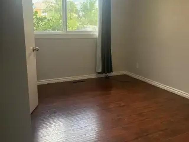 House 2 Bedroom For Rent Edmonton AB 1300 ES105565603