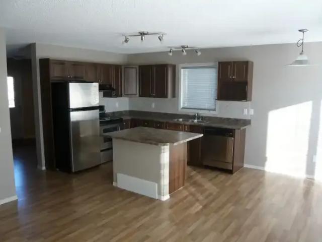House 2 Bedroom For Rent Edmonton AB 1875 ES105654097