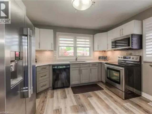 House 2 Bedroom For Rent Kitchener ON 2500 ES104470976