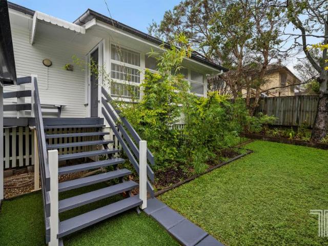 House 2 Bedroom For Rent Holland Park West QLD ES103616896