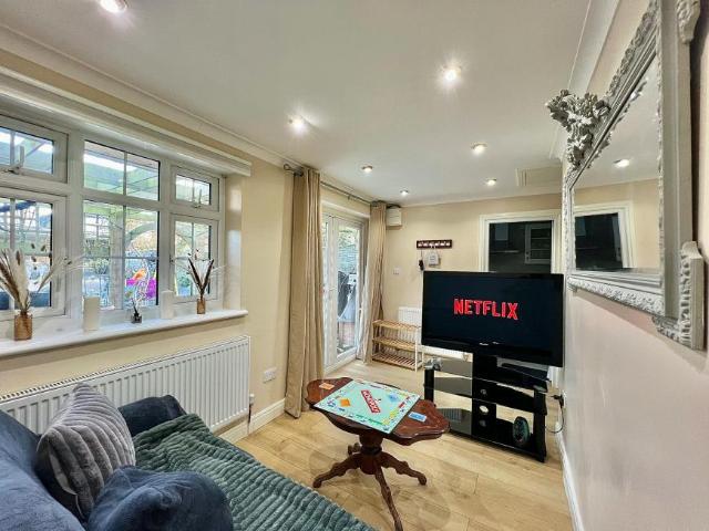 House 2 Bedroom For Rent London London 2500 ELS90911452