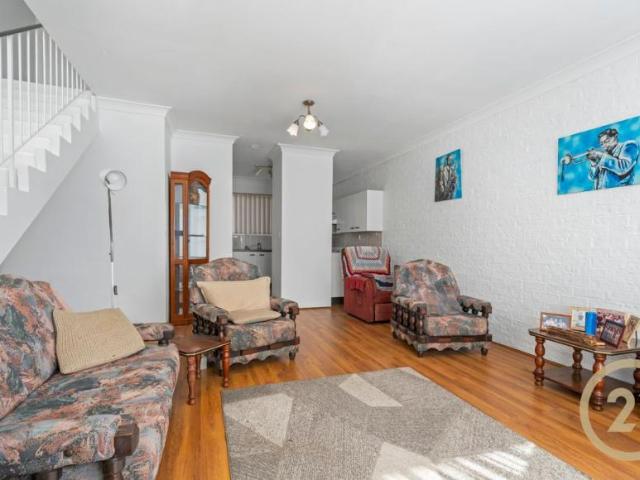 House 2 Bedroom For Rent Lurnea, NSW ES104897082