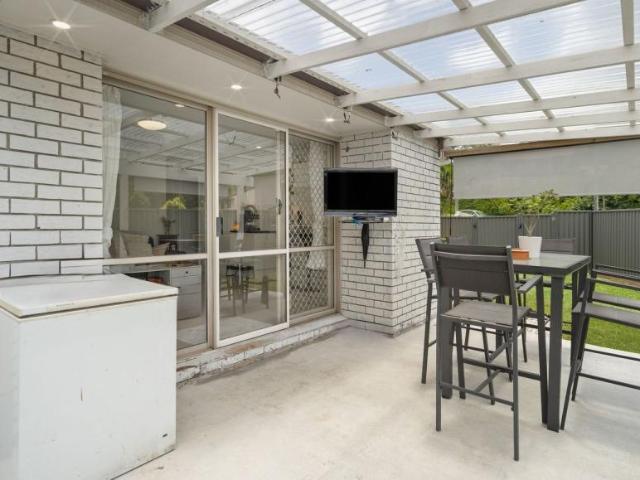House 2 Bedroom For Rent MOLENDINAR QLD 785000 ES104894260