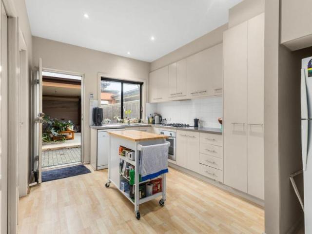House 2 Bedroom For Rent Mawson Lakes, ES103659070