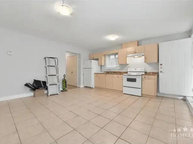 House 2 Bedroom For Rent Surrey BC 1600 ES103091722