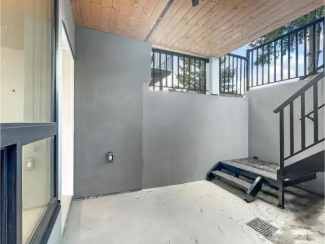 House 2 Bedroom For Rent Surrey BC 1650 ES98748222