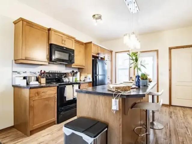 House 2 Bedroom For Rent Sylvan Lake AB 1800 ES105410787