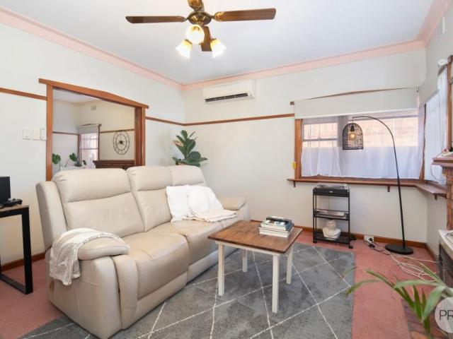House 2 Bedroom For Rent WENDOUREE VIC ES105944158