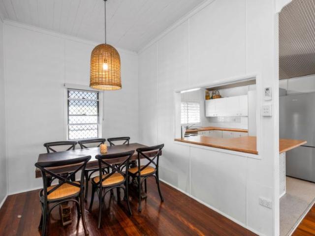 House 2 Bedroom For Rent West End, ES105719388