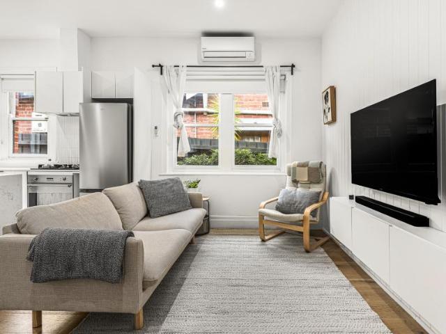 House 2 Bedroom For Rent Windsor VIC ES105865210