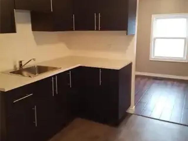 House 2 Bedroom For Rent Windsor ON 1350 ES104638542