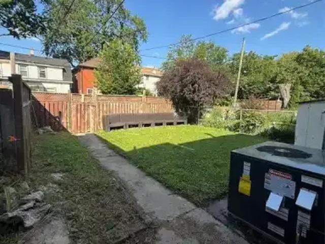 House 2 Bedroom For Rent Windsor ON 1900 ES105023468