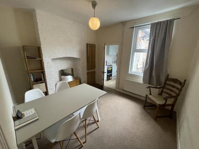 House 2 Bedroom For Rent York York 4332 ES99384822