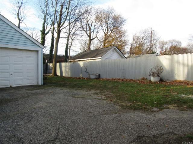 house 2 bedroom, Lynbrook NY 11563 DLS72692418