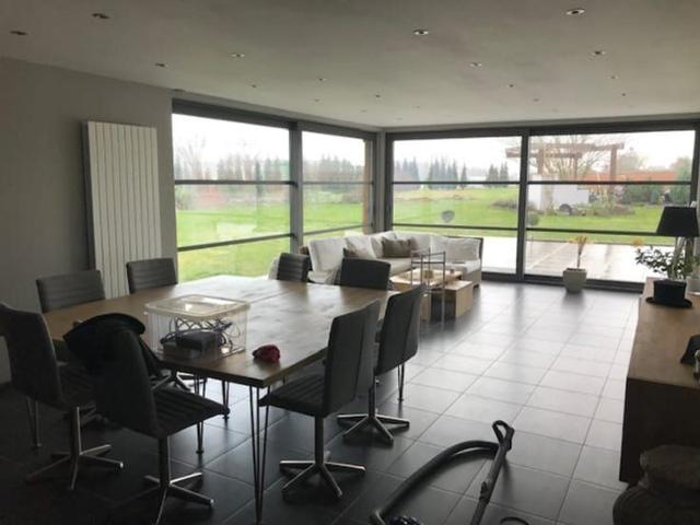 House 2 BR, 2 Bath, 207 m², garden