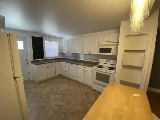 House 2.5 Bedroom For Rent Kingston ON 2100 ELS104985973