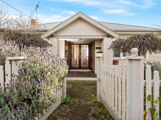 house 2A Swanston Place, Geelong