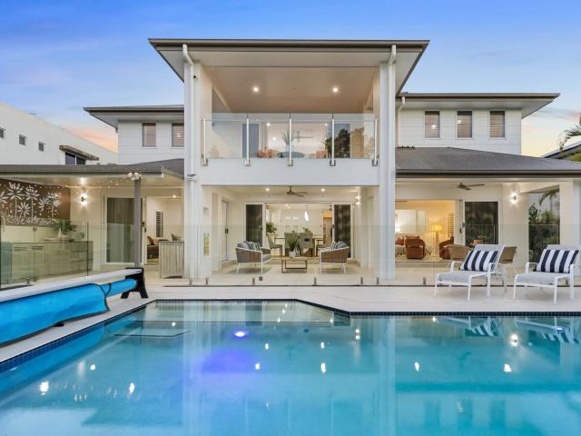 house 33 The Peninsula, Helensvale