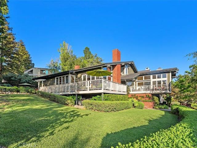 House with pool and garden