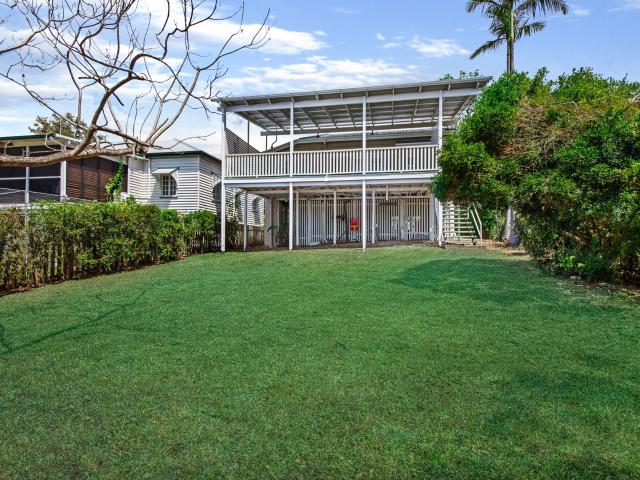 house 32 Woodville Street, Indooroopilly