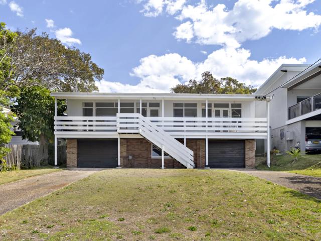 house 32 Park Avenue, Caves Beach