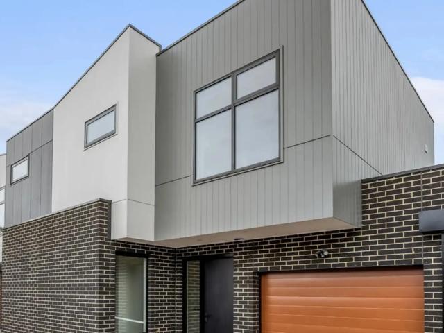house 3/7 Robert Street, Dandenong