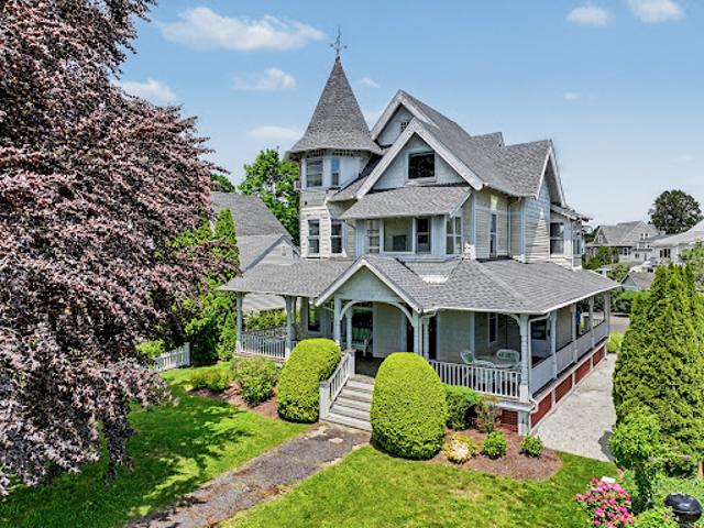 House with garden and terrace