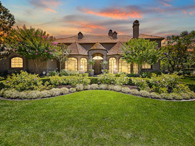 House with pool and garden