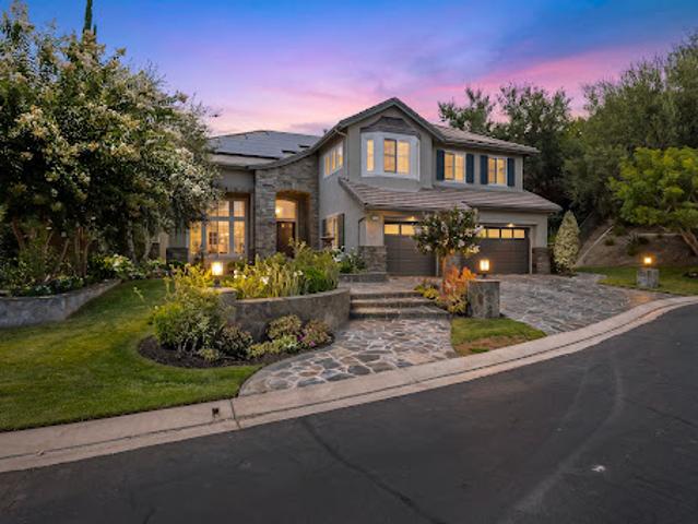 House with pool and garden