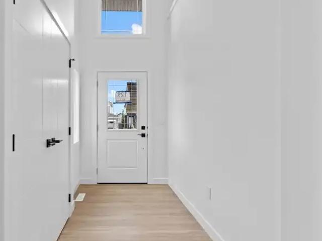 House 3 Bedroom For Rent Cochrane AB 2500 ES106134610