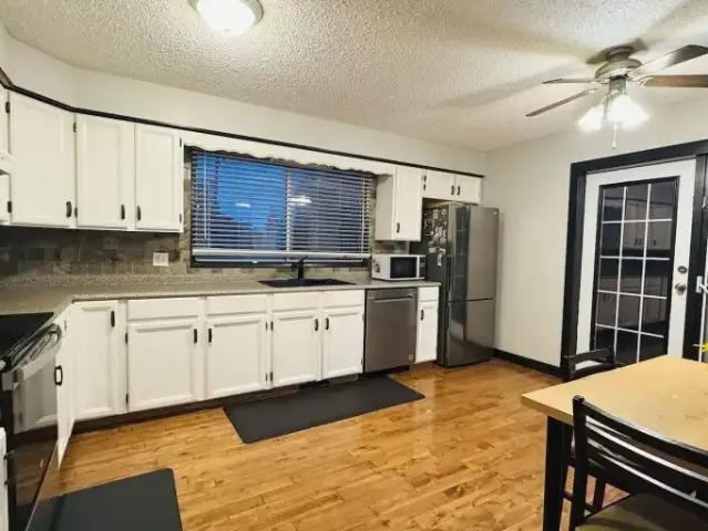 House 3 Bedroom For Rent Calgary AB 2400 ES105150060