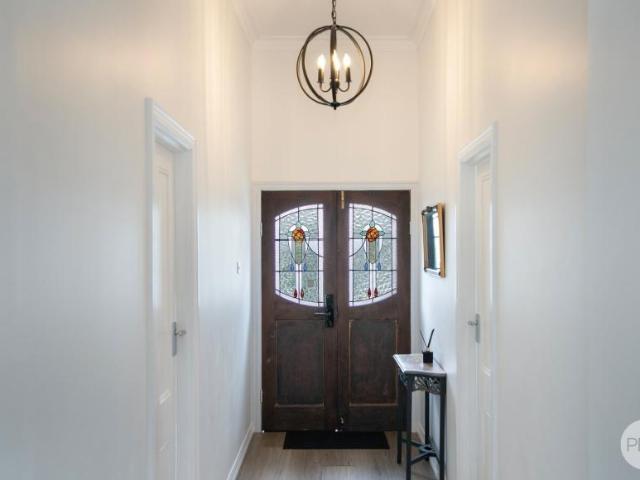 House 3 Bedroom For Rent CANADIAN VIC ES105977881