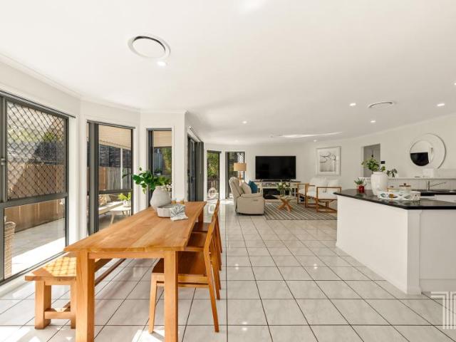 House 3 Bedroom For Rent Carindale QLD ES101583276