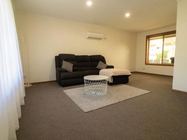 House 3 Bedroom For Rent Clare SA ES101909194