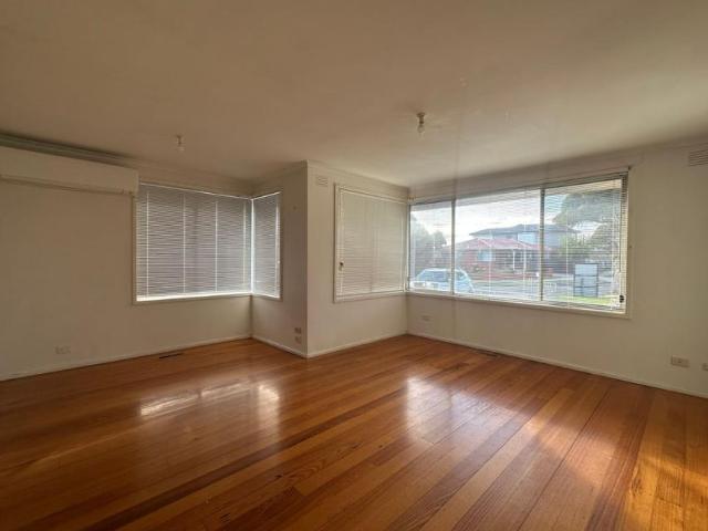House 3 Bedroom For Rent Clayton South, 600 ES103772983