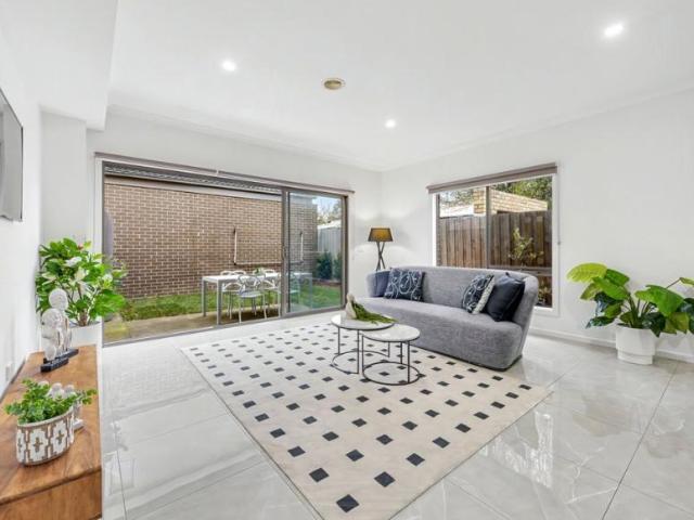 House 3 Bedroom For Rent Clayton South, ES104368802