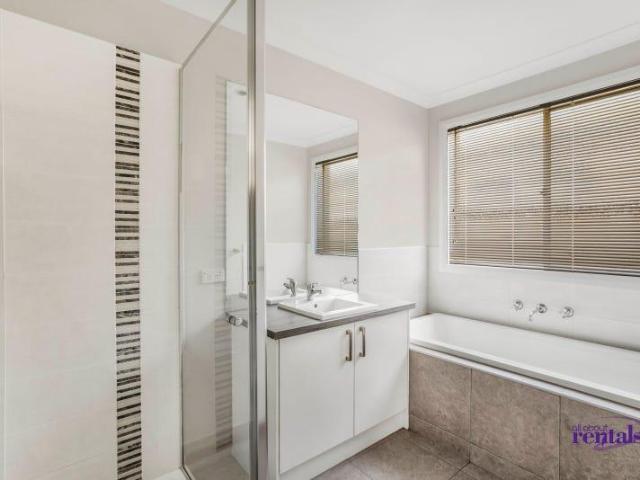 House 3 Bedroom For Rent Cranbourne East VIC 540 ES105810419