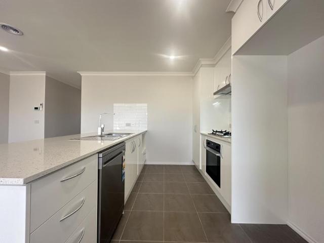 House 3 Bedroom For Rent Cranbourne East VIC 560 ES105676578