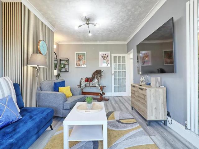 House 3 Bedroom For Rent Benfleet Benfleet 3500 ES99373872