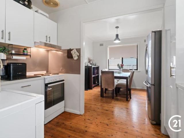 House 3 Bedroom For Rent Berkeley Vale, ES102667633