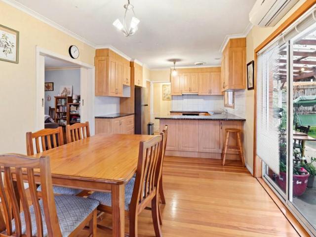 House 3 Bedroom For Rent Burwood VIC 1030000 ES105819705